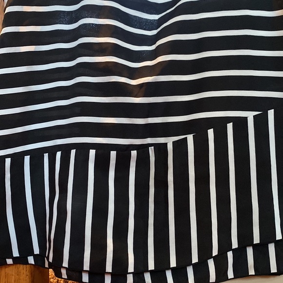 Sheer Gap tank top - Picture 3 of 5